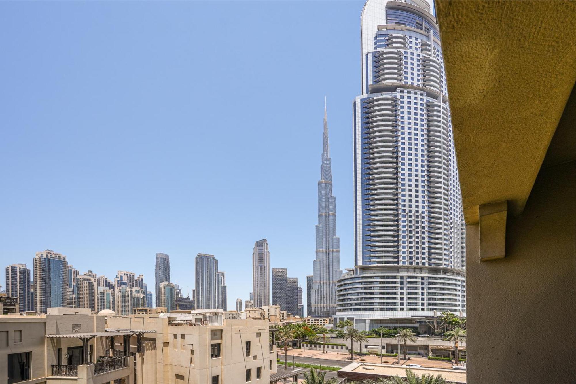 Walk To Mall Chic 2br With Full Burj View Apartment Dubai