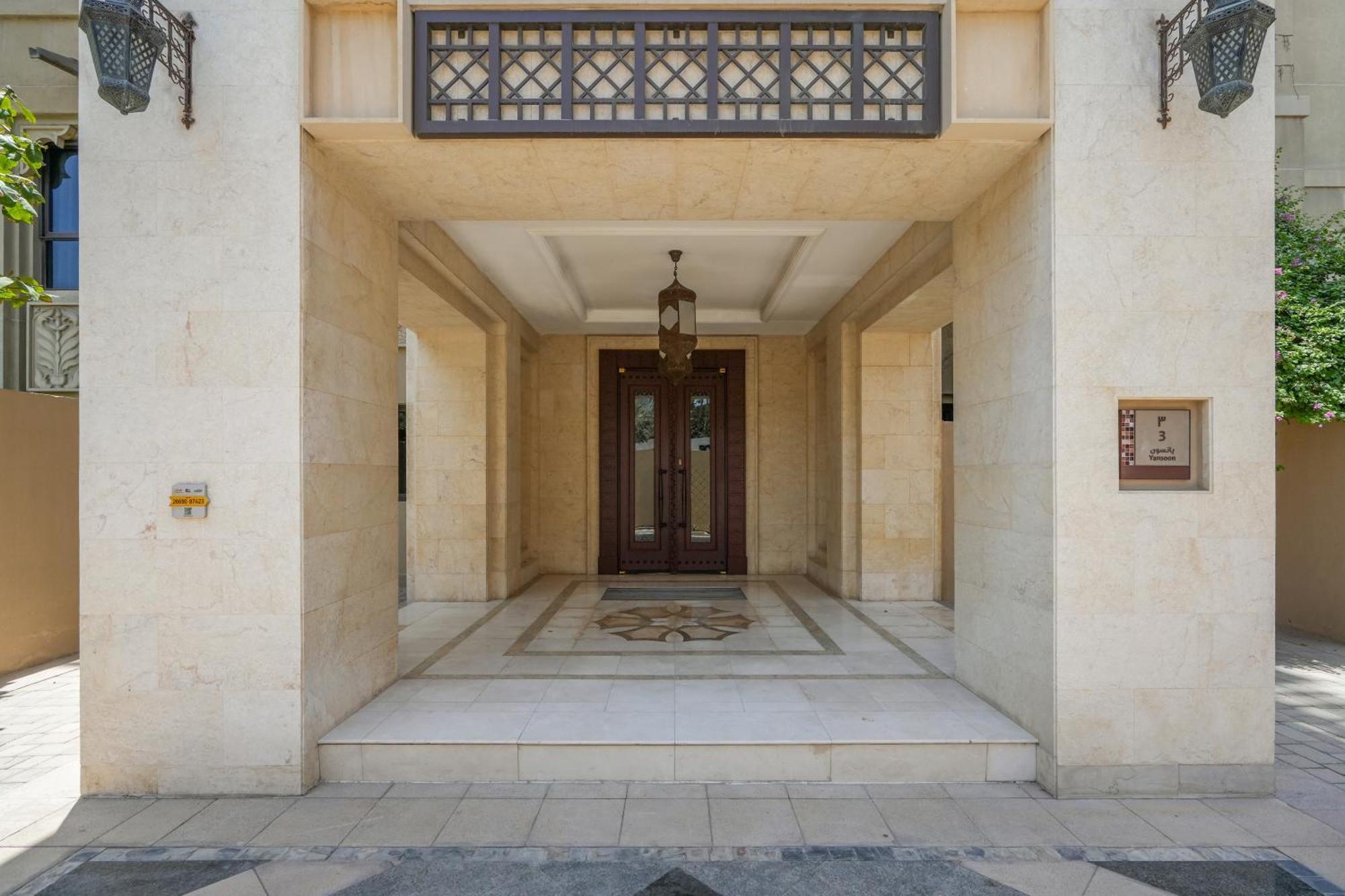 Walk To Mall Chic 2br With Full Burj View Apartment *
