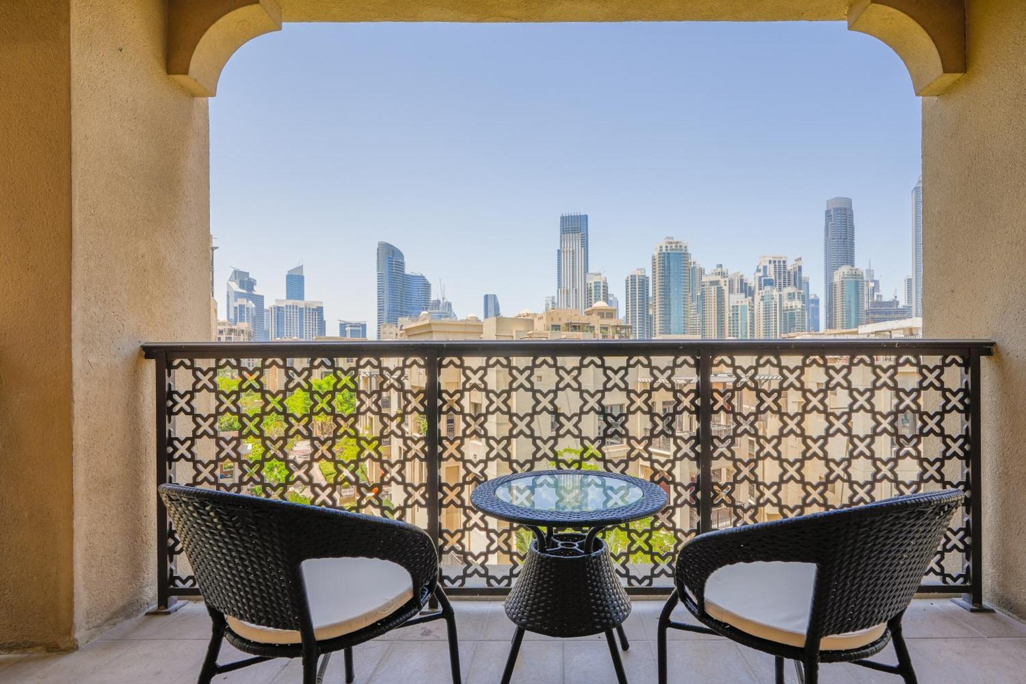 Apartment Walk To Mall Chic 2br With Full Burj View