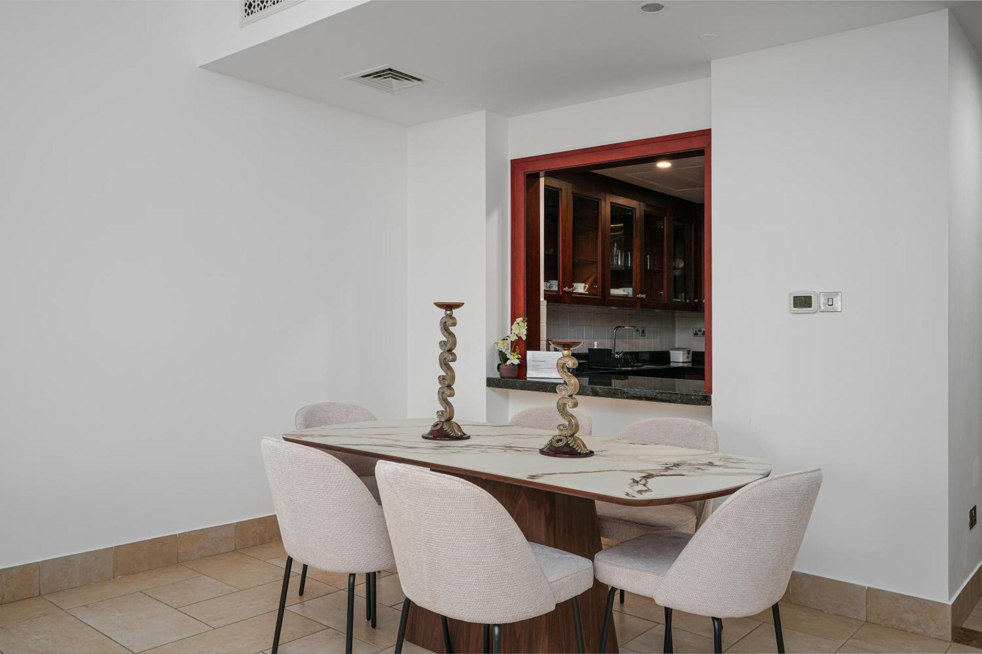 Apartment Walk To Mall Chic 2br With Full Burj View *